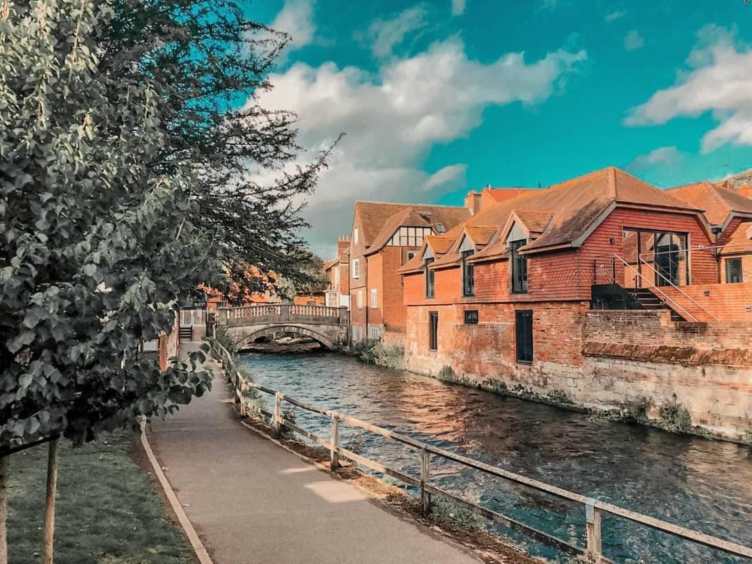 Winchester Retreat Apartment ภายนอก รูปภาพ